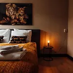 Zoo Apartment