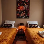 Zoo Apartment